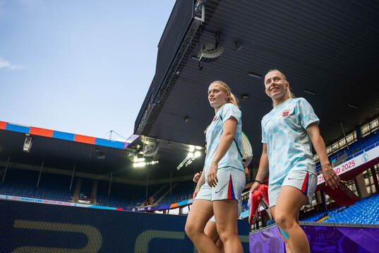 Mathilde Harviken and Thea Bjelde of the Norwegian women's
