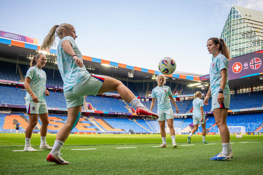Marit Bratberg Lund, Thea Bjelde, Justine Kielland and Tuva