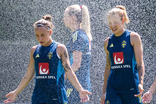 Bläddra bland fler bilder av UEFA Women's Euro 2025, day 1, Sweden, Training