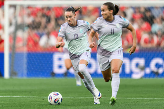 Caroline Graham Hansen and Guro Reiten of Norway