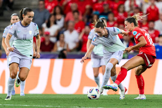 Guro Reiten and Caroline Graham Hansen of Norway and Viola