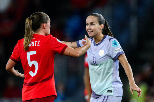 Noelle Maritz of Switzerland and Guro Reiten of Norway