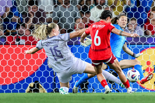 Mathilde Harviken and goalkeeper Cecilie Fiskerstrand of