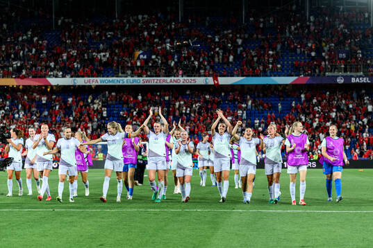 Players of Norway celebrate
