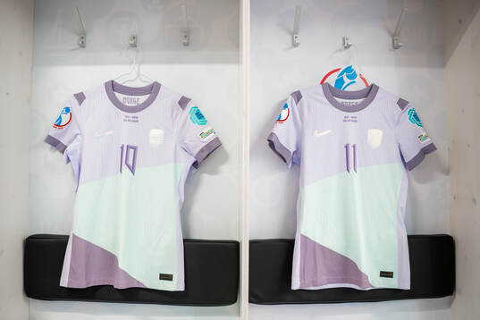 The kits of Caroline Graham Hansen and Guro Reiten of