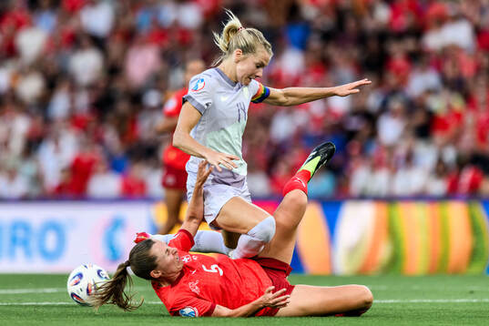 Noelle Maritz of Switzerland and Ada Hegerberg of Norway