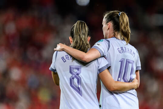 Vilde Bøe Risa and Caroline Graham Hansen of Norway
