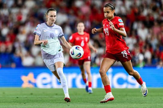 Caroline Graham Hansen of Norway and Iman Beney of
