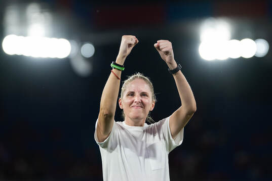 Gemma Grainger, head coach of Norway, celebrates