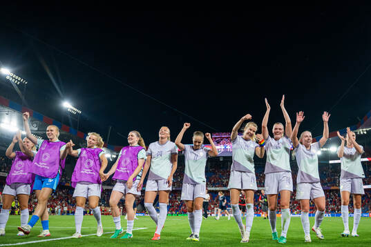 Goalkeeper Selma Panengstuen, Justine Kielland, Signe