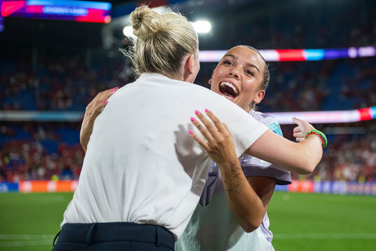Head coach Gemma Grainger and Celin Bizet Dønnum of Norway