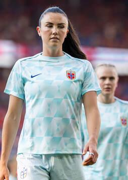 Ingrid Syrstad Engen and Karina Sævik of Norway warm up