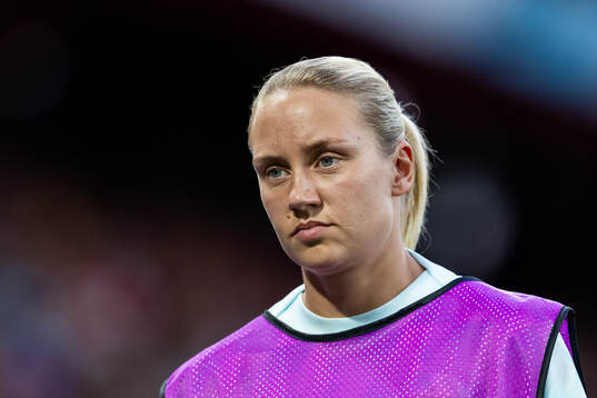 Lisa Naalsund of Norway warms up
