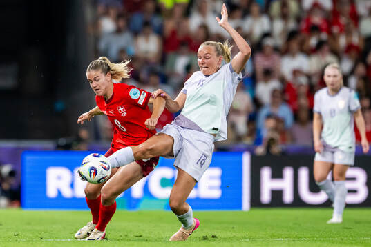 Nadine Riesen of Switzerland and Frida Maanum of Norway