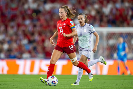 Lia Wälti of Switzerland and Guro Reiten of Norway