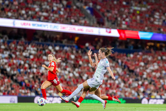 Caroline Graham Hansen of Norway with the assist leading up