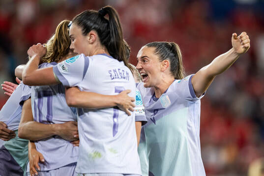 Vilde Bøe Risa and players of Norway celebrate