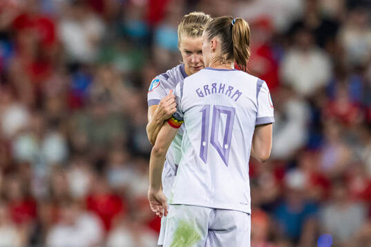 Ada Hegerberg gives the captains’ armband to teammate