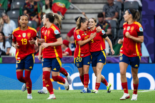 Claudia Pina and Esther Gonzalez Rodriguez of Spain
