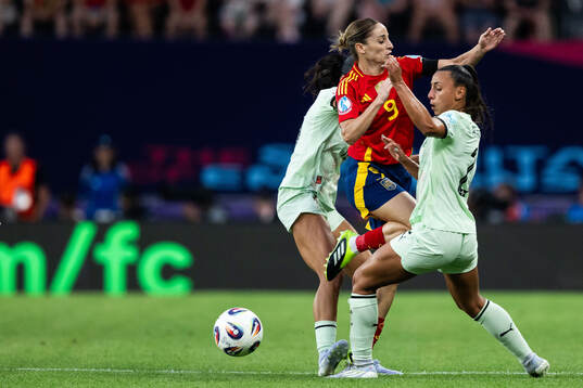 Esther Gonzalez Rodriguez of Spain and Catarina Amado of