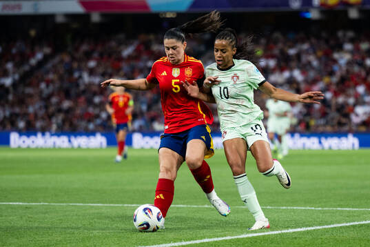 Maria Fernandez of Spain and Jessica Da Silva of Portugal