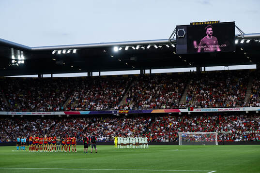A minute of silence in memory of Diogo Jota