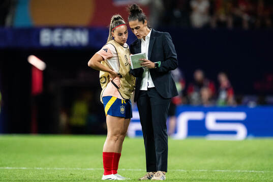 Athenea del Castillo and head coach Montserrat Tome of Spain