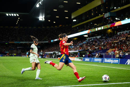 Ana Borges of Portugal and Mariona Caldentey of Spain