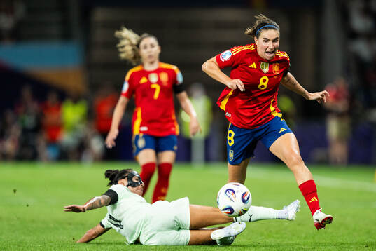Ana Borges of Portugal and Mariona Caldentey of Spain