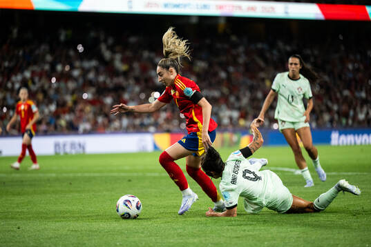 Olga Carmona of Spain and Ana Borges of Portugal