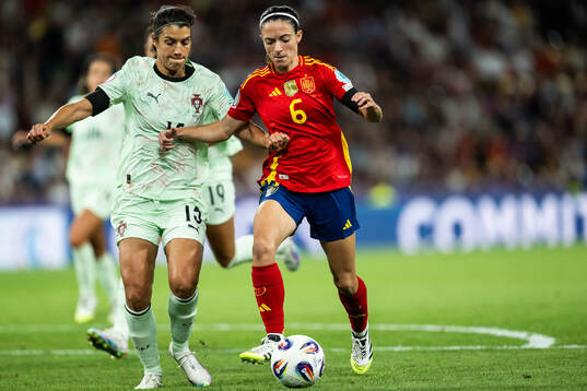 Carole Costa of Portugal and Aitana Bonmati of Spain
