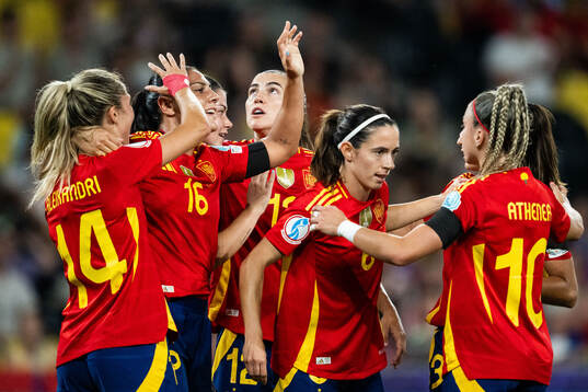 Cristina Martin-Prieto of Spain celebrates with team mates