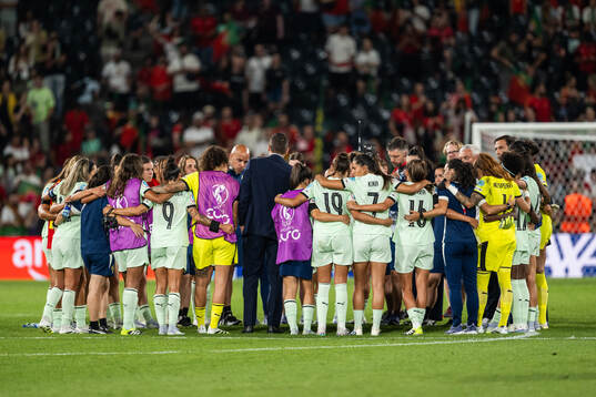 Players and staff of Portugal gather
