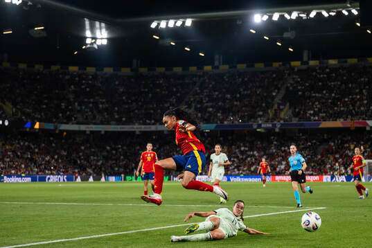 Salma Paralluelo of Spain and Diana Gomes of Portugal