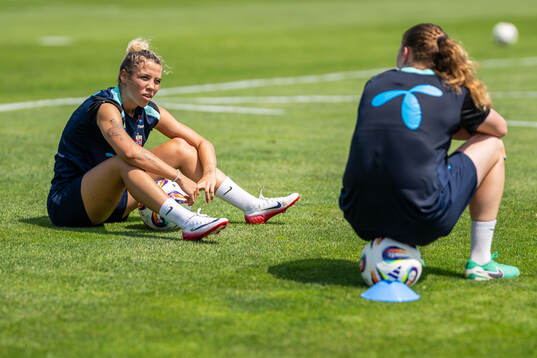 Bläddra bland fler bilder av UEFA Women's Euro 2025, day 2, Norway, training