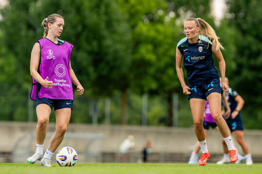 Elisabeth Terland and Synne Sofie Kinden Jensen of the