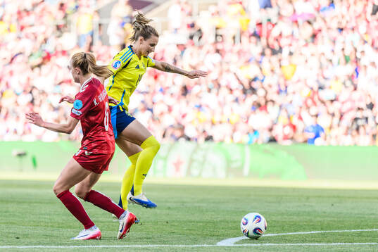 Karen Holmgaard of Denmark and Nathalie Björn of Sweden