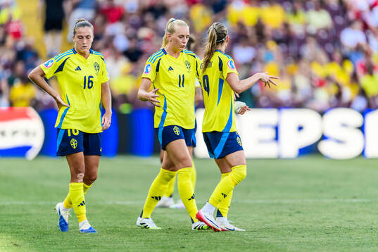 Filippa Angeldahl, Stina Blackstenius and Kosovare Asllani
