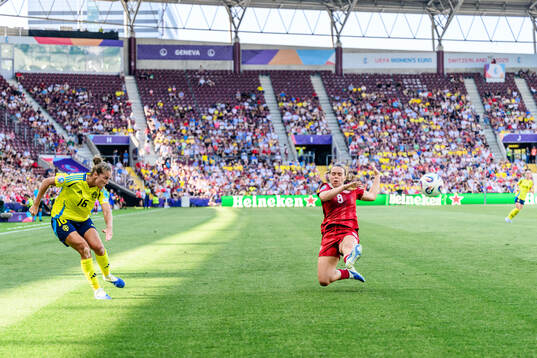 Filippa Angeldahl of Sweden and Emma Snerle of Denmark