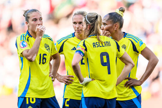 Filippa Angeldahl, Jonna Andersson, Kosovare Asllani and