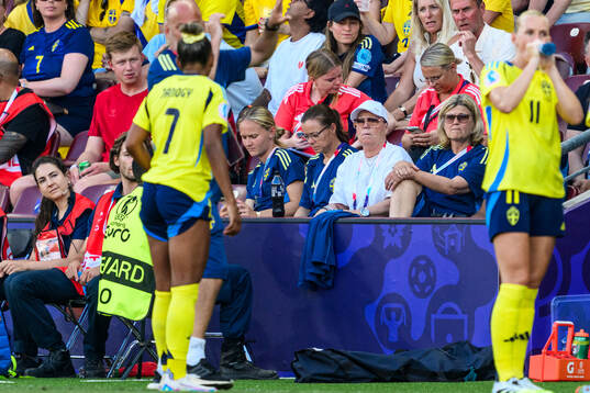 Matilda Vinberg, squipment manager Sara Thunebro, head of
