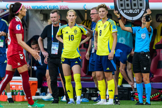 Head coach Peter Gerhardsson, Sofia Jakobsson and Lina