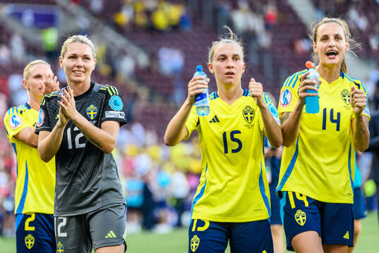 Goalkeeper Jennifer Falk, Julia Zigiotti Olme and Nathalie