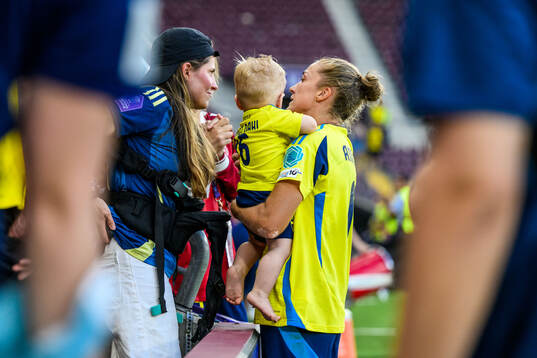 Filippa Angeldahl of Sweden celebrates with family and