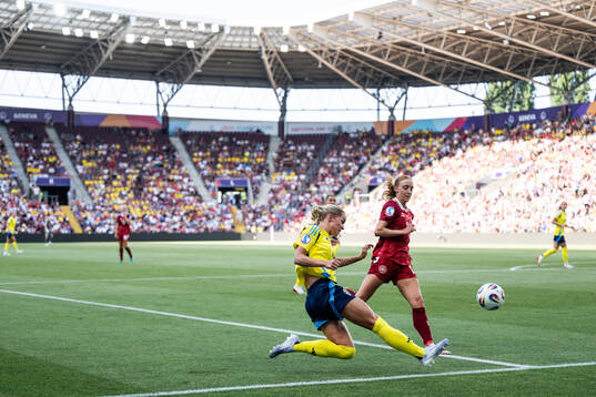 Hanna Lundkvist of Sweden and Sara Holmgaard of Denmark