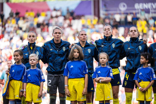 Kosovare Asllani, goalkeeper Jennifer Falk, Jonna