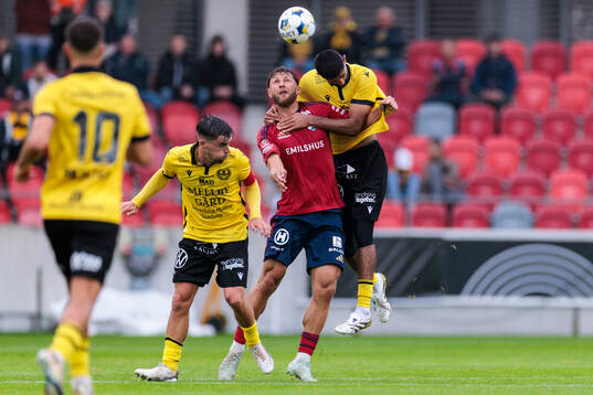 Östers Alibek Aliev och Mjällbys Jesper Gustavsson och