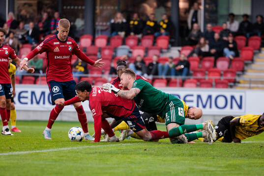 Östers Lukas Bergquist och Robin Wallinder och Mjällbys
