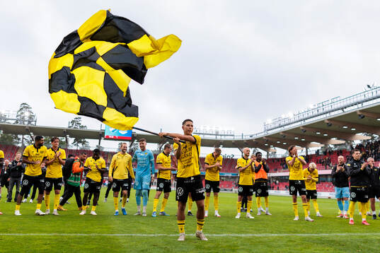Mjällbys Nicklas Røjkjær  jublar