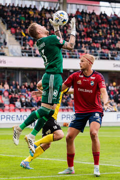 Östers målvakt Robin Wallinder och Mattis Adolfsson